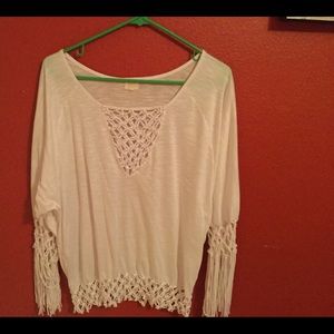 Blusa Blanca fresca con flecos en las mangas